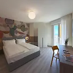 Universal 3*