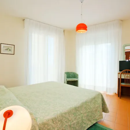 Hotel Universal 3*