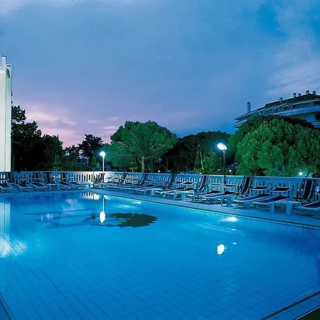 Universal מלון 3*