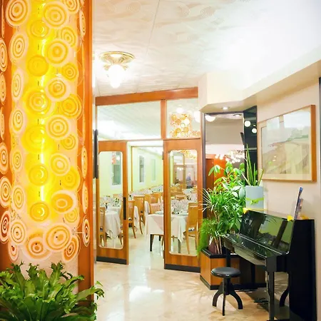 Otel Universal