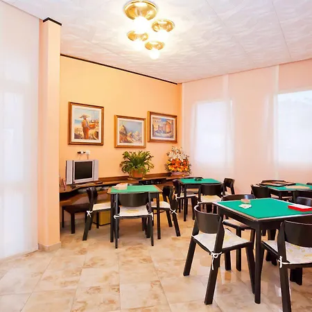 Otel Universal