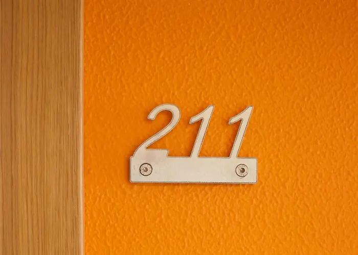 Отель Universal